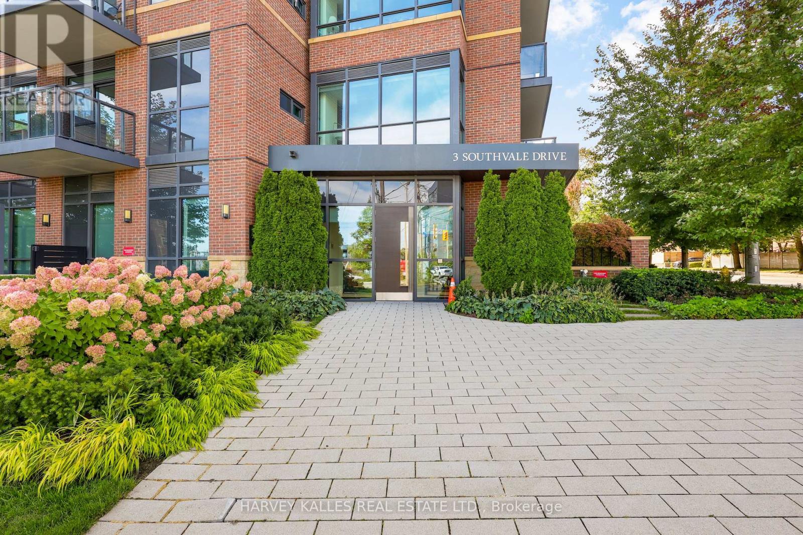 401 - 3 SOUTHVALE DRIVE, Toronto, Ontario
