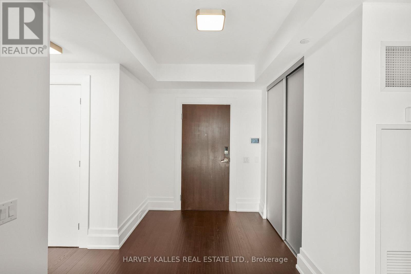 401 - 3 Southvale Drive, Toronto, Ontario M4G 1G1 - Photo 3 - C13838734