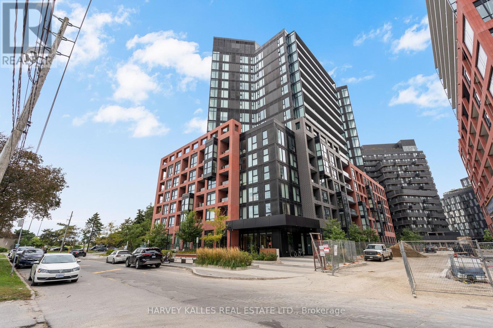 1105 - 8 Tippett Road, Toronto, Ontario M3H 0E7 - Photo 2 - C13840818