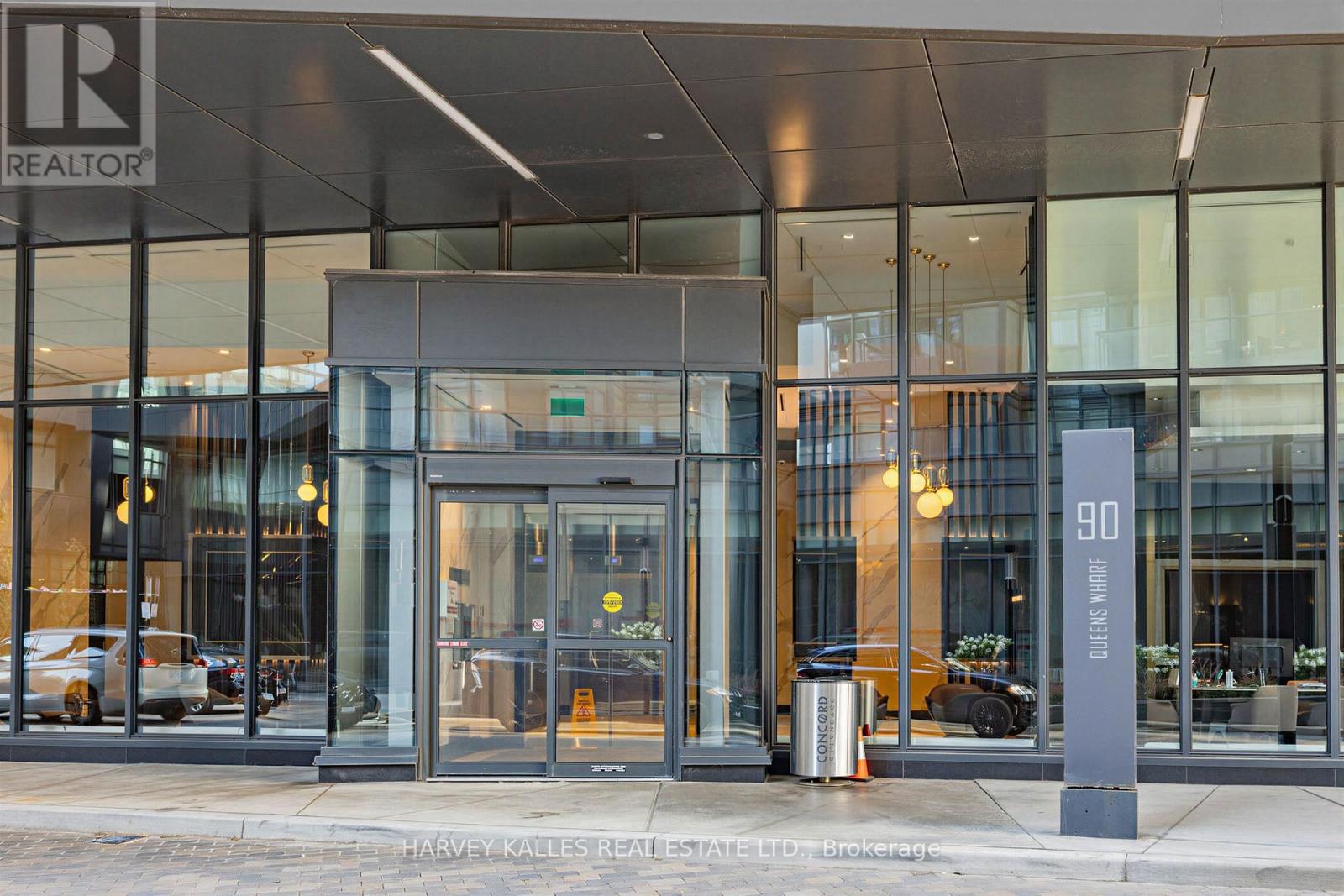 608 - 90 Queens Wharf Road, Toronto, Ontario M5V 0E6 - Photo 2 - C13845768