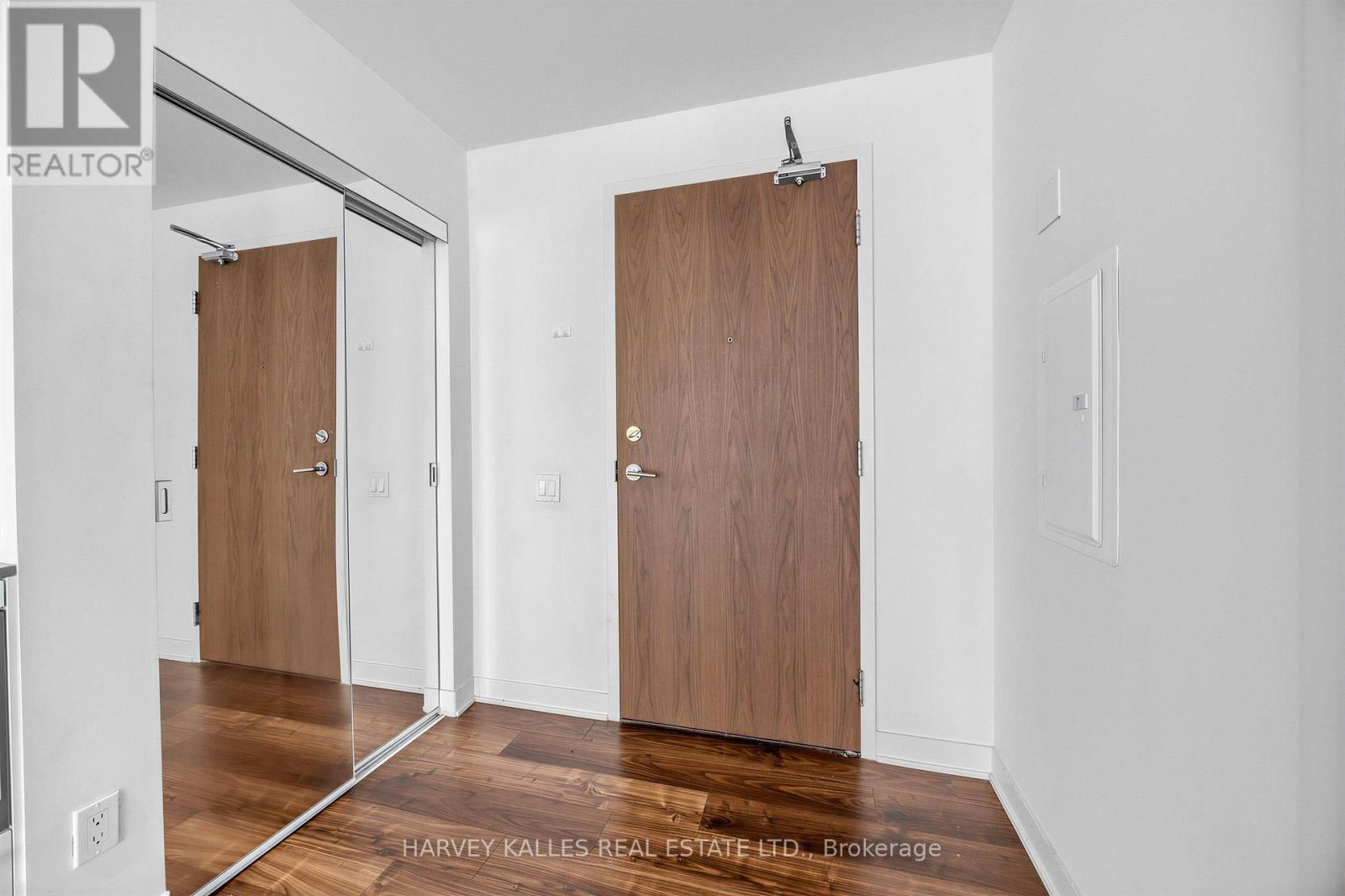 608 - 90 Queens Wharf Road, Toronto, Ontario M5V 0E6 - Photo 4 - C13845768