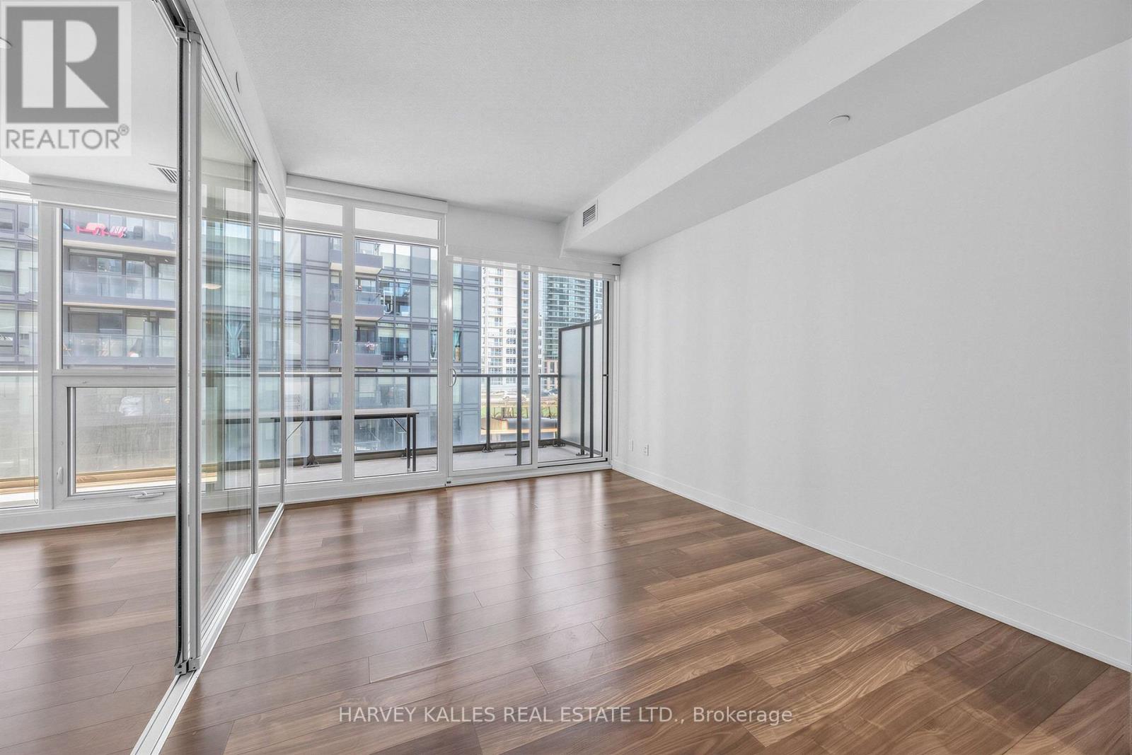 608 - 90 Queens Wharf Road, Toronto, Ontario M5V 0E6 - Photo 8 - C13845768