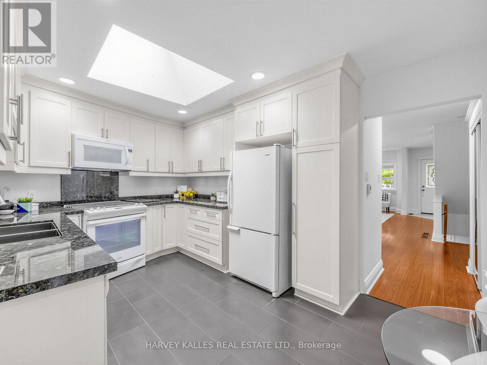 4 Kenrae Road, Toronto, Ontario M4G 1Y1 - Photo 15 - C13847516