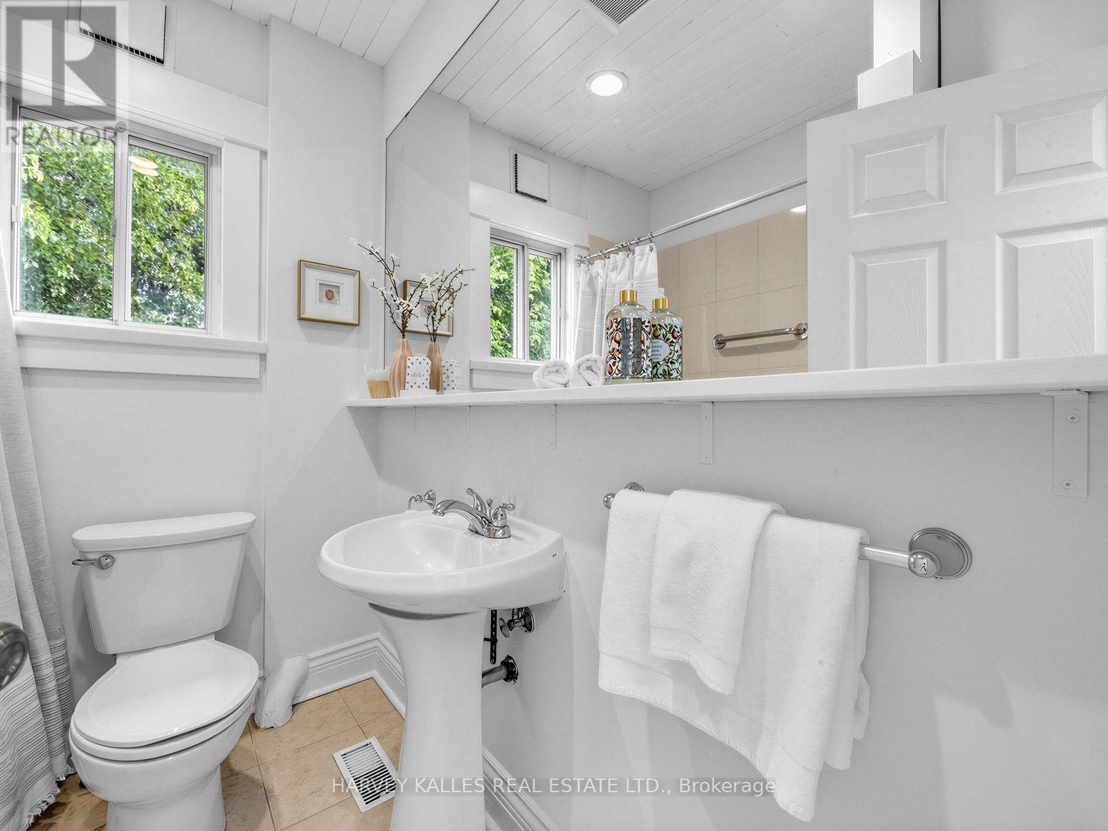 4 Kenrae Road, Toronto, Ontario M4G 1Y1 - Photo 18 - C13847516