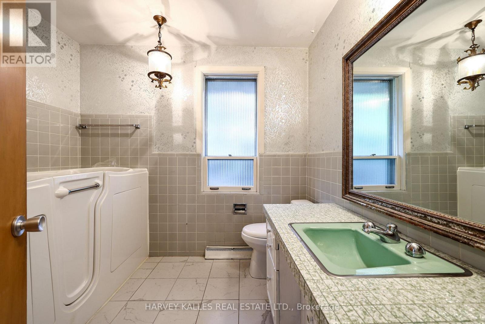 2 Colvestone Road, Toronto, Ontario M2L 1X3 - Photo 34 - C13847790