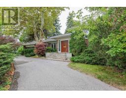 2 COLVESTONE ROAD, Toronto, Ontario