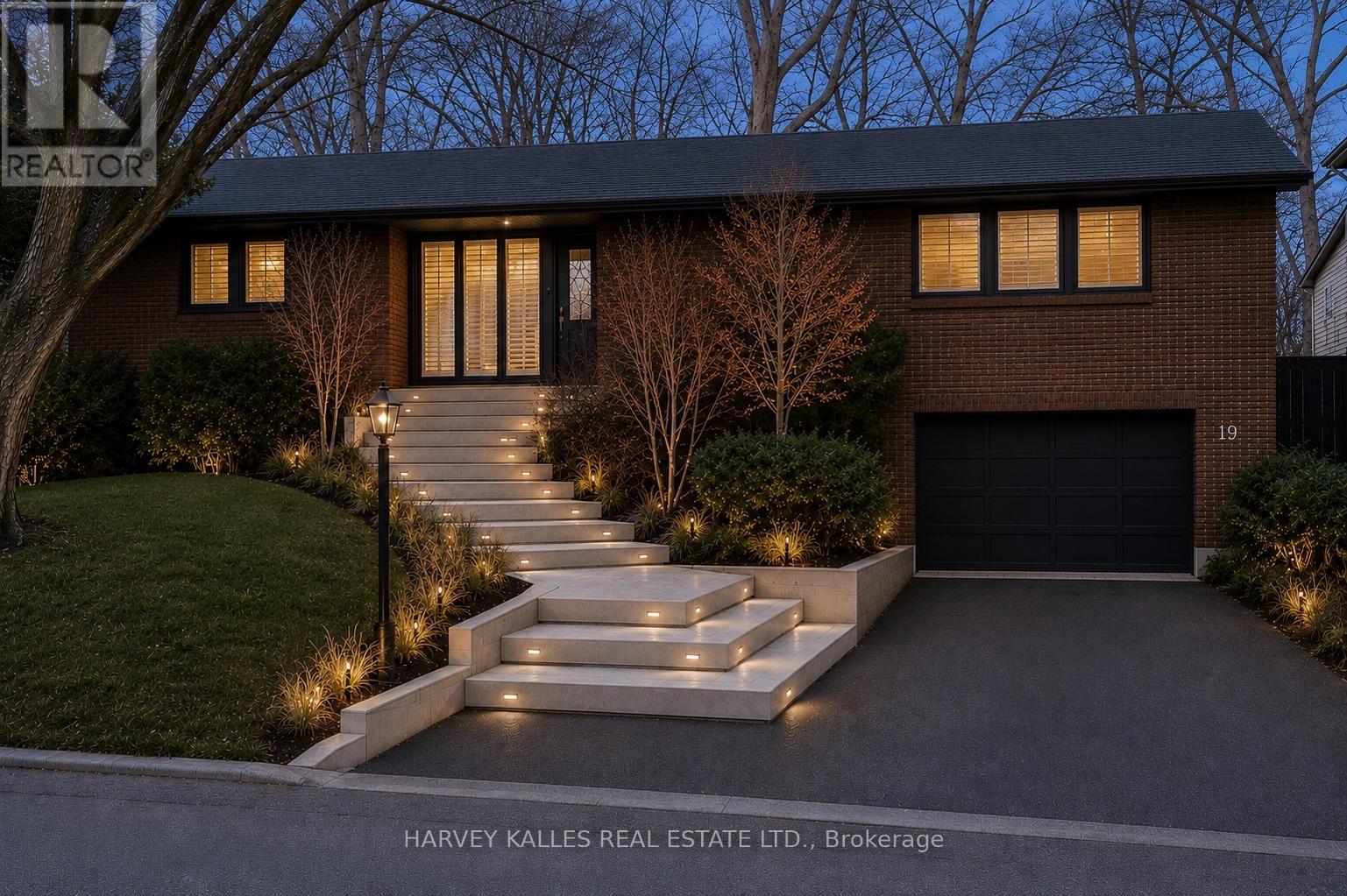 19 Blair Athol Crescent, Toronto, Ontario M9A 1X6 - Photo 2 - W13847458