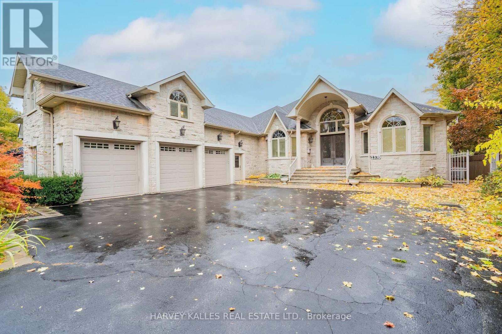 2370 Hammond Road, Mississauga, Ontario L5K 1T2 - Photo 2 - W13848130