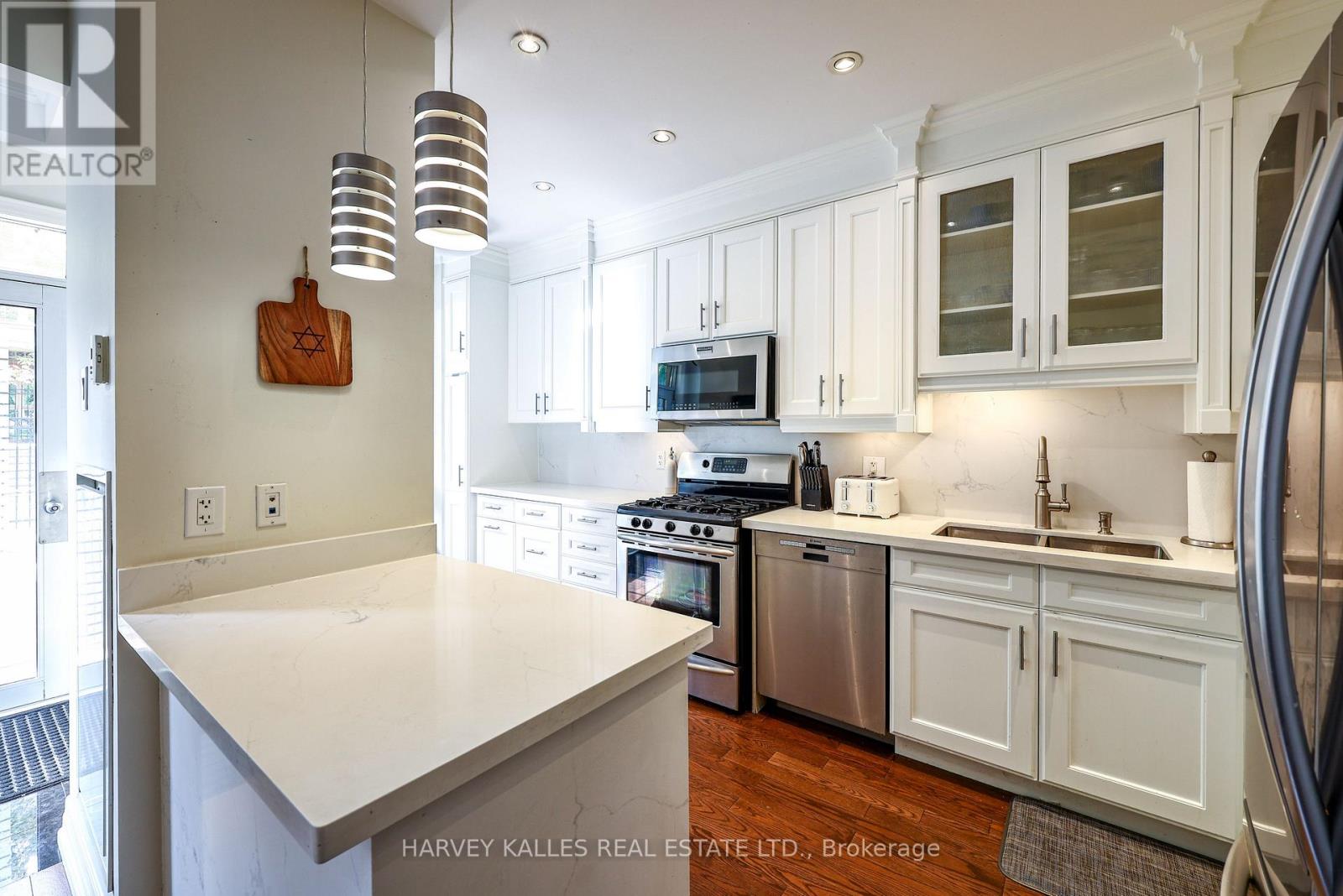Th9 - 21 Burkebrook Place, Toronto, Ontario M4G 0A2 - Photo 10 - C13849062