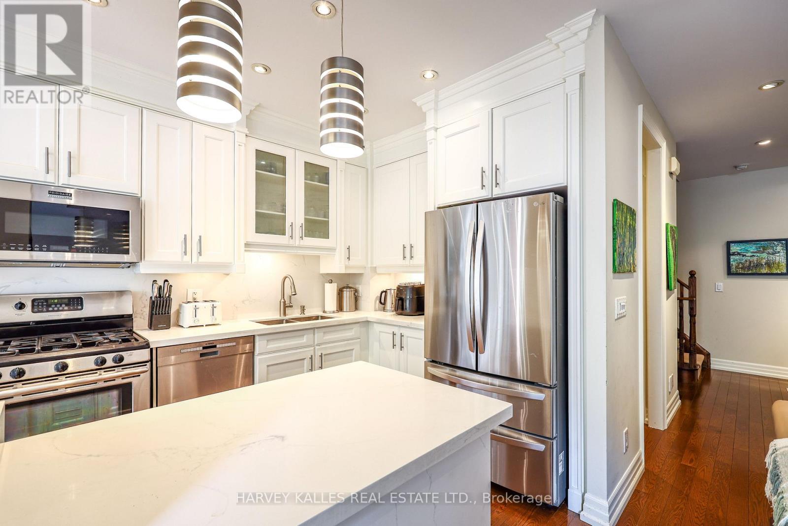 Th9 - 21 Burkebrook Place, Toronto, Ontario M4G 0A2 - Photo 11 - C13849062