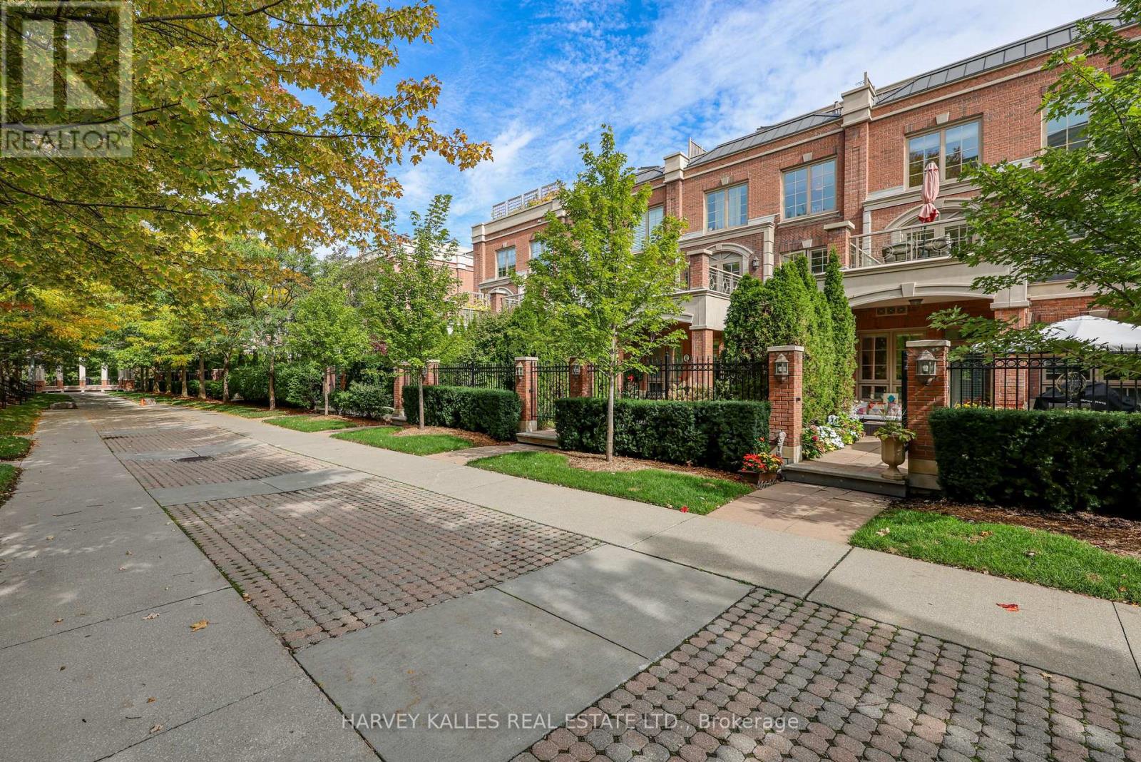 Th9 - 21 Burkebrook Place, Toronto, Ontario M4G 0A2 - Photo 2 - C13849062