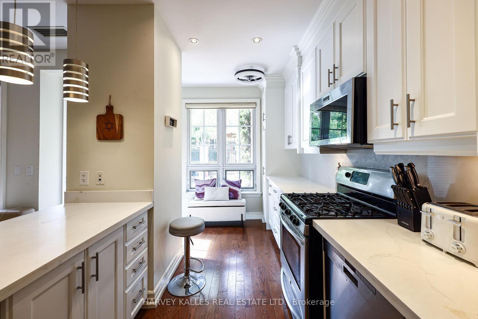 Th9 - 21 Burkebrook Place, Toronto, Ontario M4G 0A2 - Photo 8 - C13849062