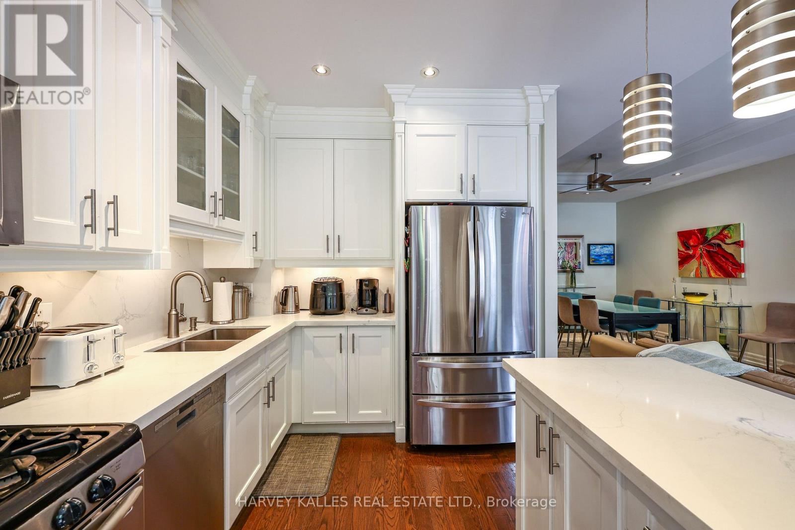 Th9 - 21 Burkebrook Place, Toronto, Ontario M4G 0A2 - Photo 9 - C13849062