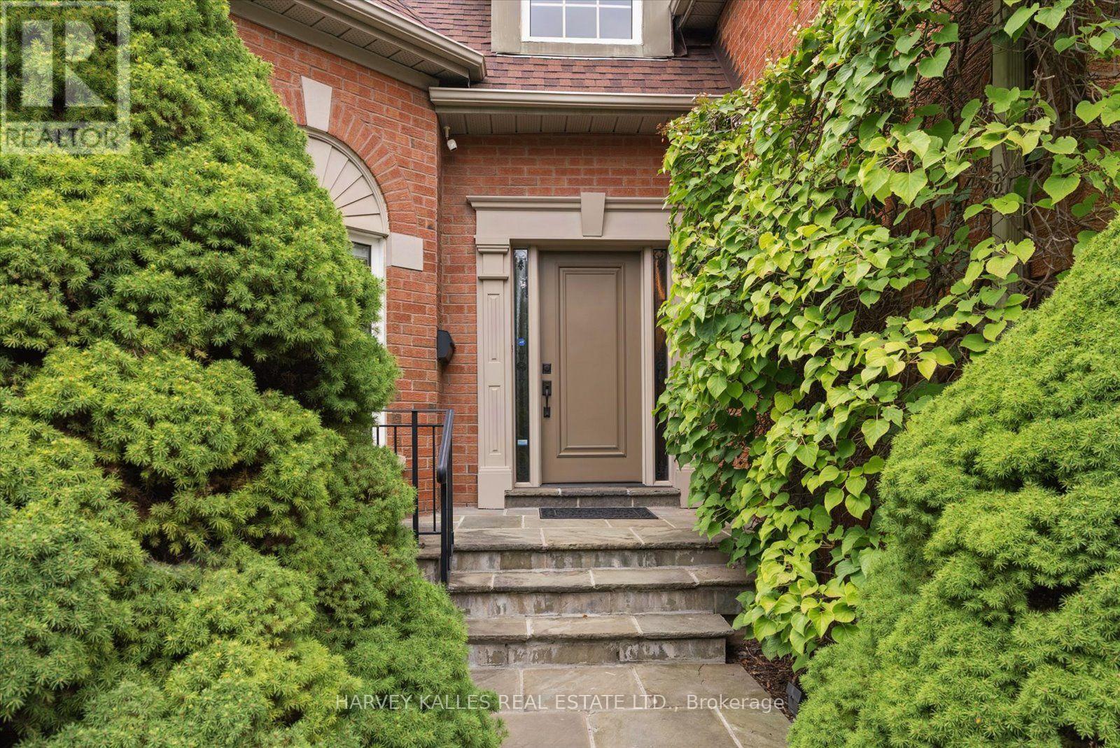 3685 St. Laurent Court, Mississauga, Ontario L5L 4T2 - Photo 3 - W13850786