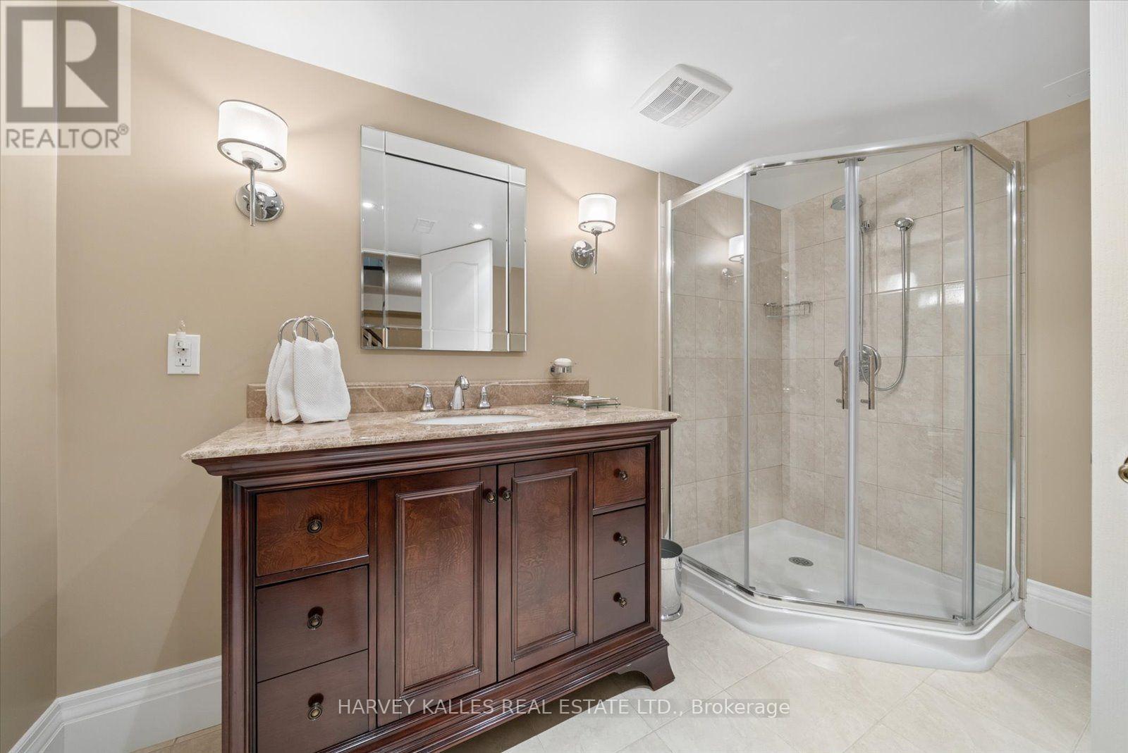 3685 St. Laurent Court, Mississauga, Ontario L5L 4T2 - Photo 34 - W13850786