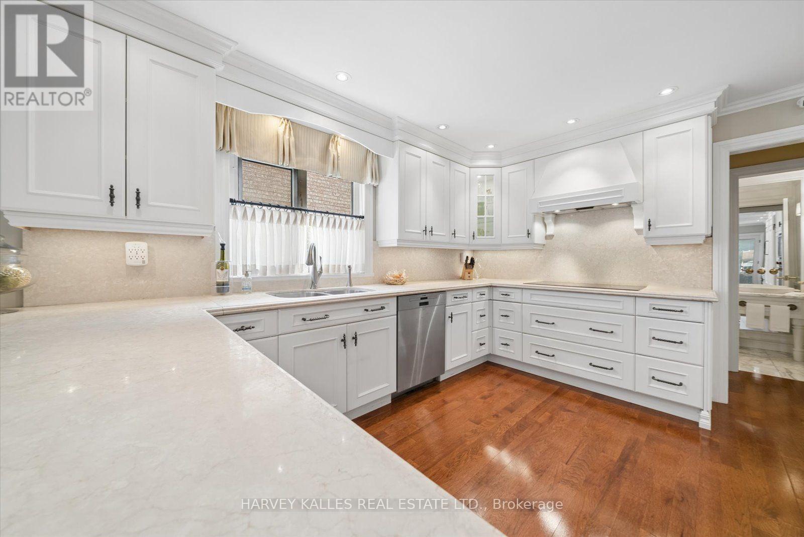 3685 St. Laurent Court, Mississauga, Ontario L5L 4T2 - Photo 7 - W13850786