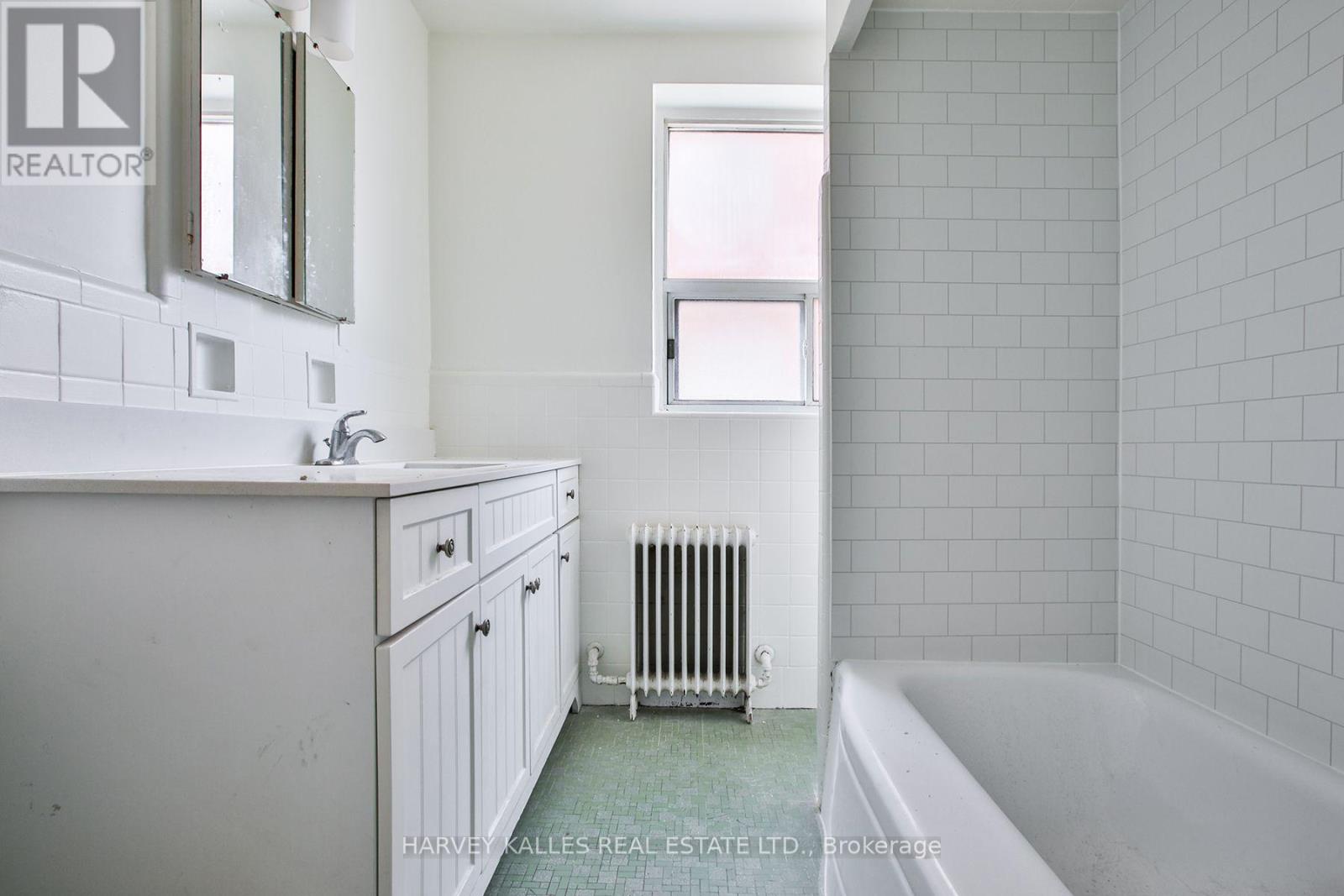 2 - 28 Fraserwood Avenue, Toronto, Ontario  M6B 2N5 - Photo 29 - C13853370