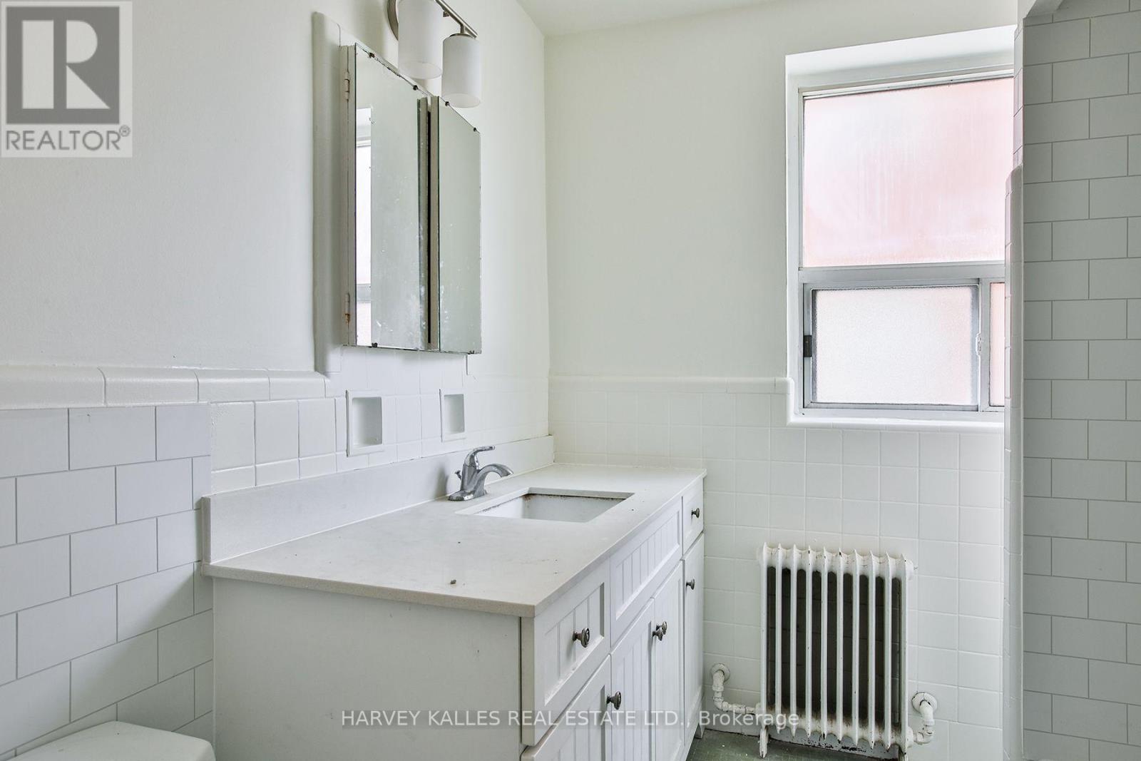 2 - 28 Fraserwood Avenue, Toronto, Ontario  M6B 2N5 - Photo 31 - C13853370