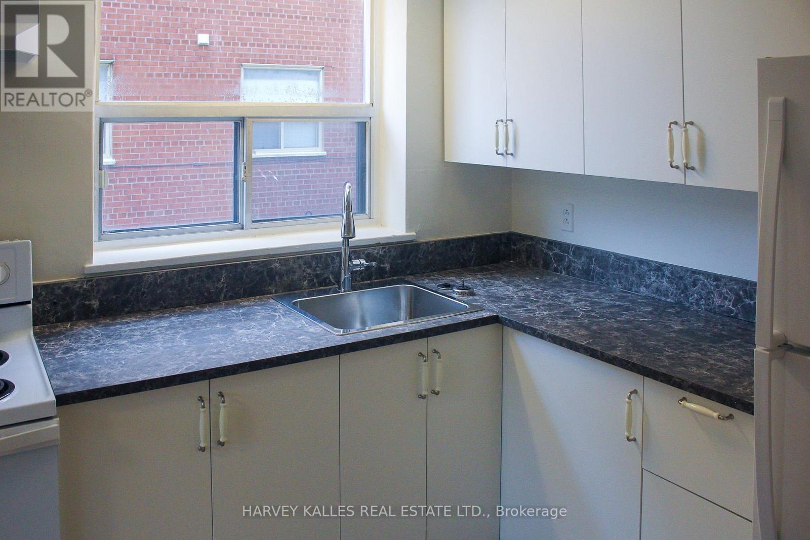 2 - 28 Fraserwood Avenue, Toronto, Ontario  M6B 2N5 - Photo 6 - C13853370
