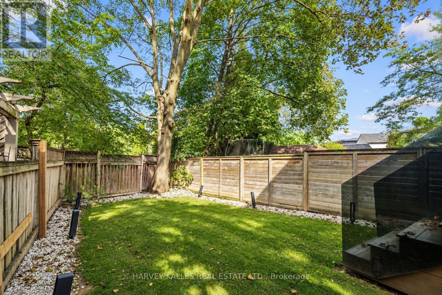 4 Douglas Crescent, Toronto, Ontario  M4W 2E7 - Photo 33 - C13854620