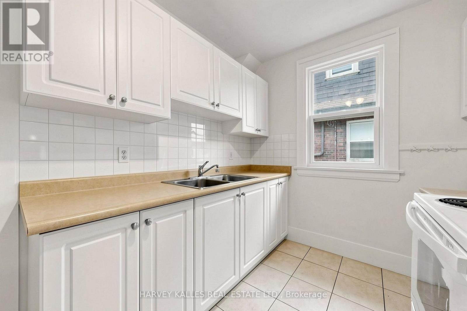 South 2nd - 163 Highbourne Road, Toronto, Ontario M5P 2J8 - Photo 19 - C13857746