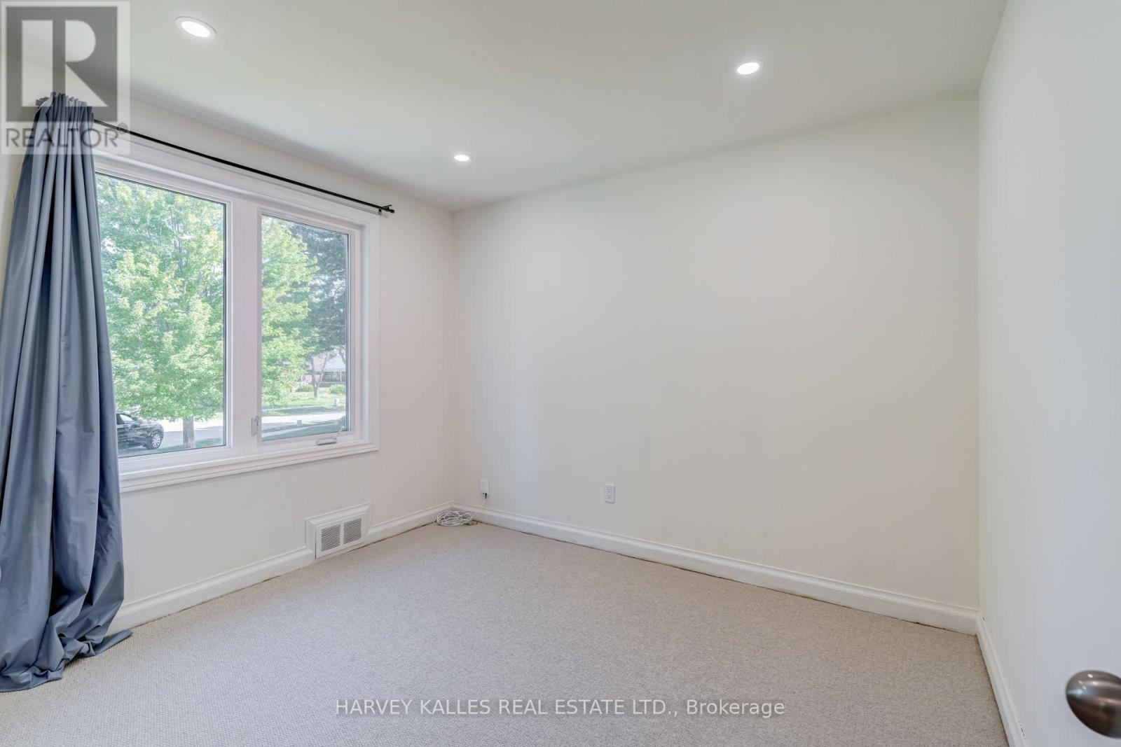 8 Crown Court, Toronto, Ontario M8Z 4V4 - Photo 10 - W13859656