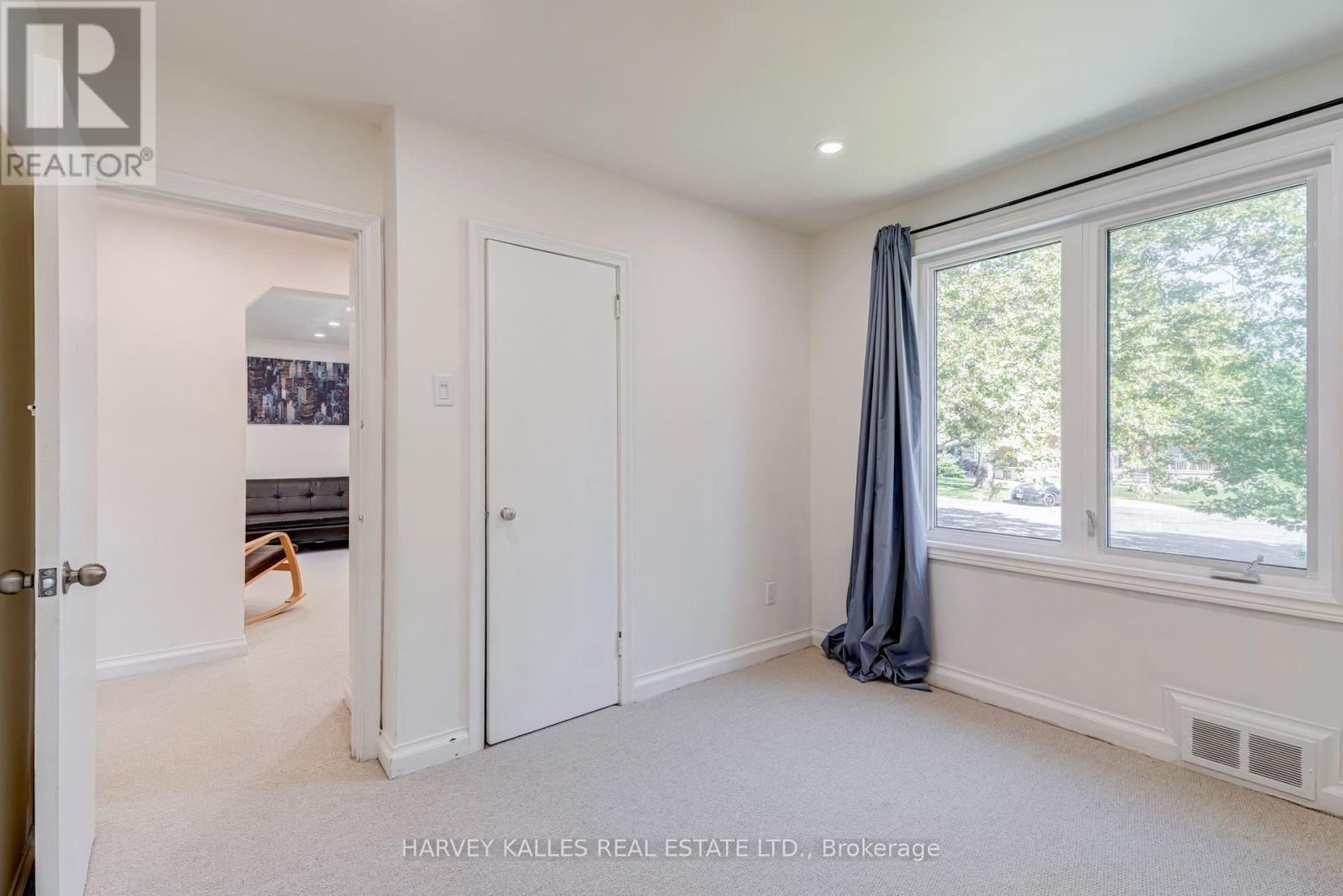 8 Crown Court, Toronto, Ontario M8Z 4V4 - Photo 11 - W13859656