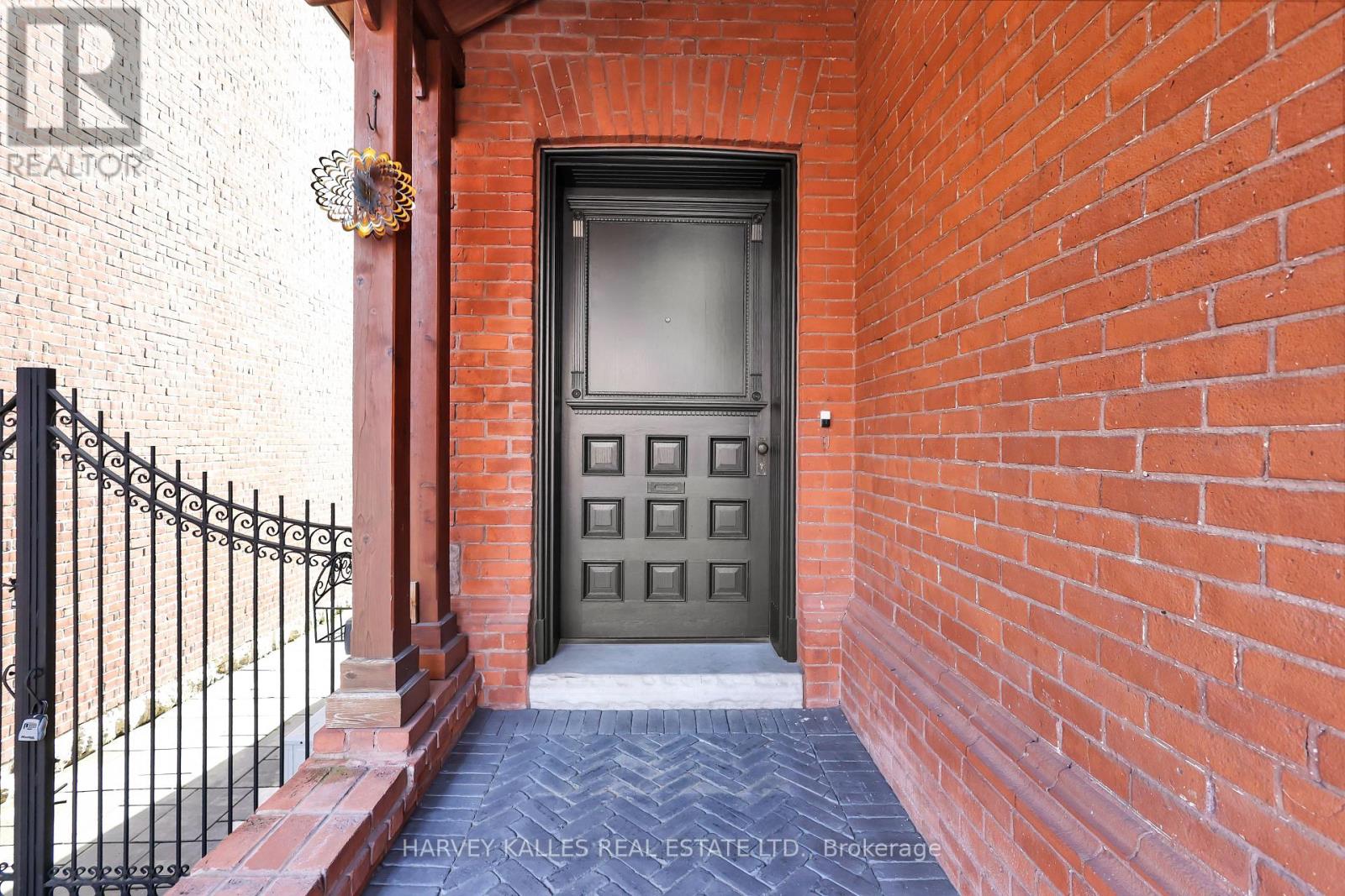 140 Bedford Road, Toronto, Ontario M5R 2K2 - Photo 2 - C13861584