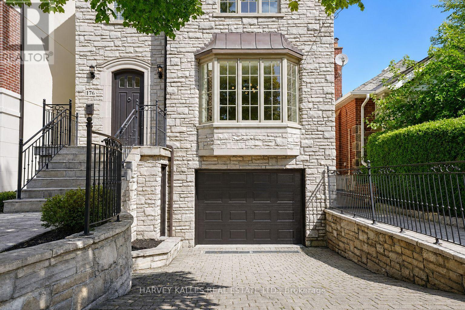176 Joicey Boulevard, Toronto, Ontario  M5M 2V2 - Photo 4 - C13862782