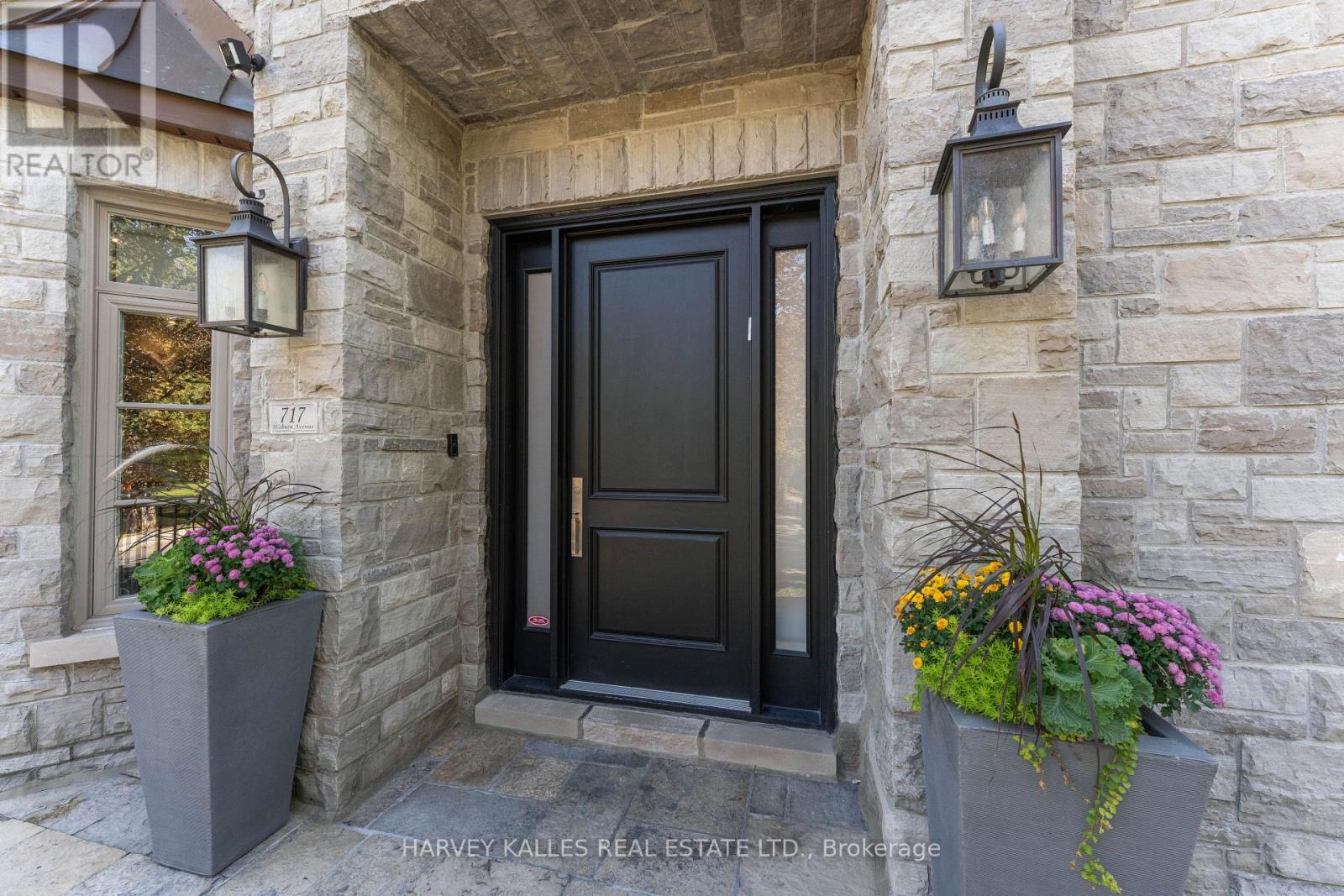 717 Woburn Avenue, Toronto, Ontario  M5M 1M2 - Photo 2 - C13867232