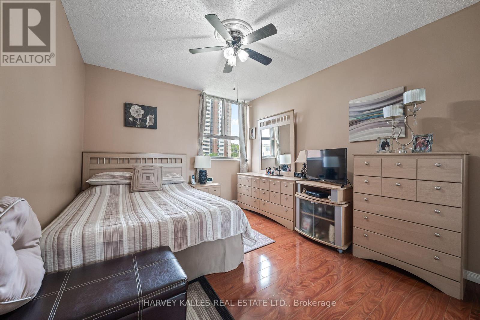 301 - 10 Crescent Town Road, Toronto, Ontario  M4C 5L3 - Photo 13 - E13867786