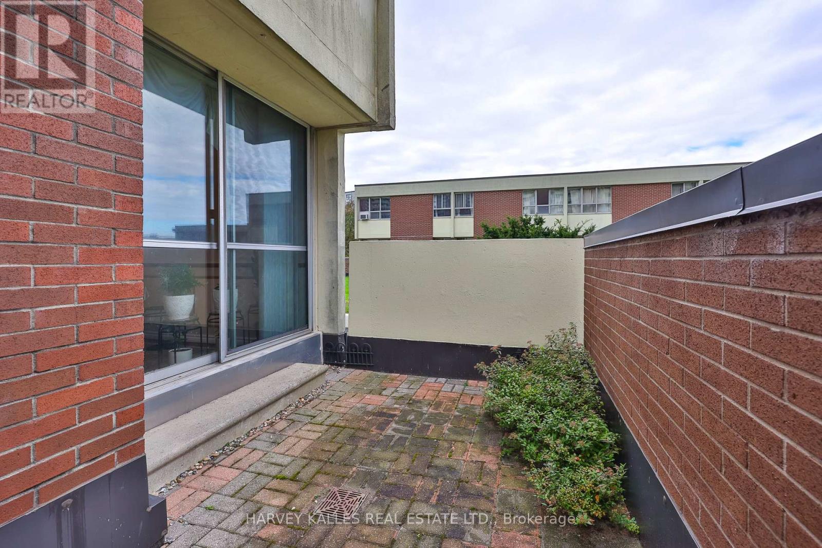 301 - 10 Crescent Town Road, Toronto, Ontario  M4C 5L3 - Photo 20 - E13867786