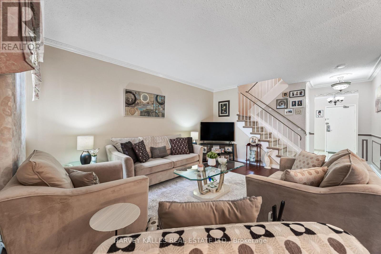 301 - 10 Crescent Town Road, Toronto, Ontario  M4C 5L3 - Photo 3 - E13867786