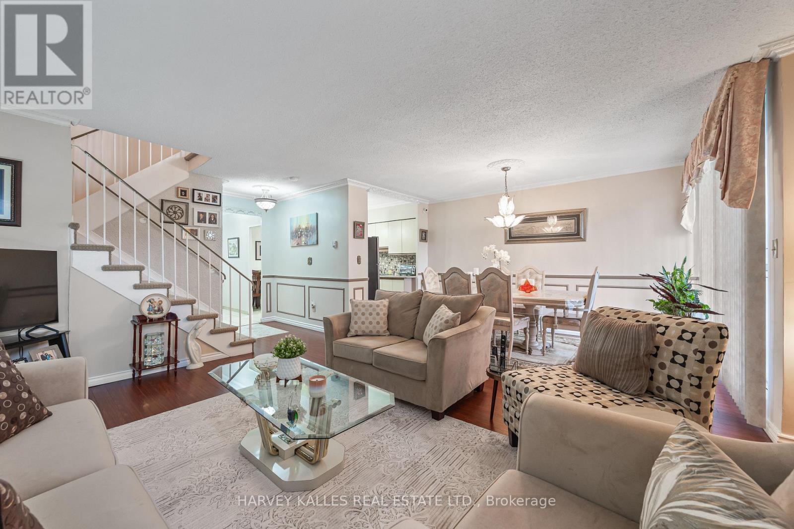 301 - 10 Crescent Town Road, Toronto, Ontario  M4C 5L3 - Photo 4 - E13867786
