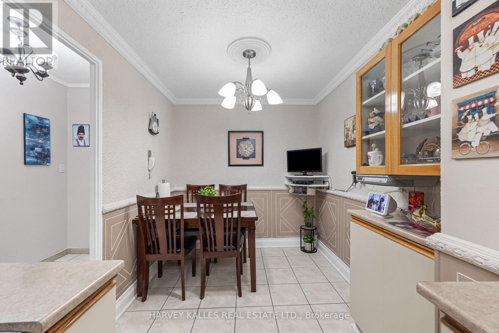 301 - 10 Crescent Town Road, Toronto, Ontario  M4C 5L3 - Photo 9 - E13867786