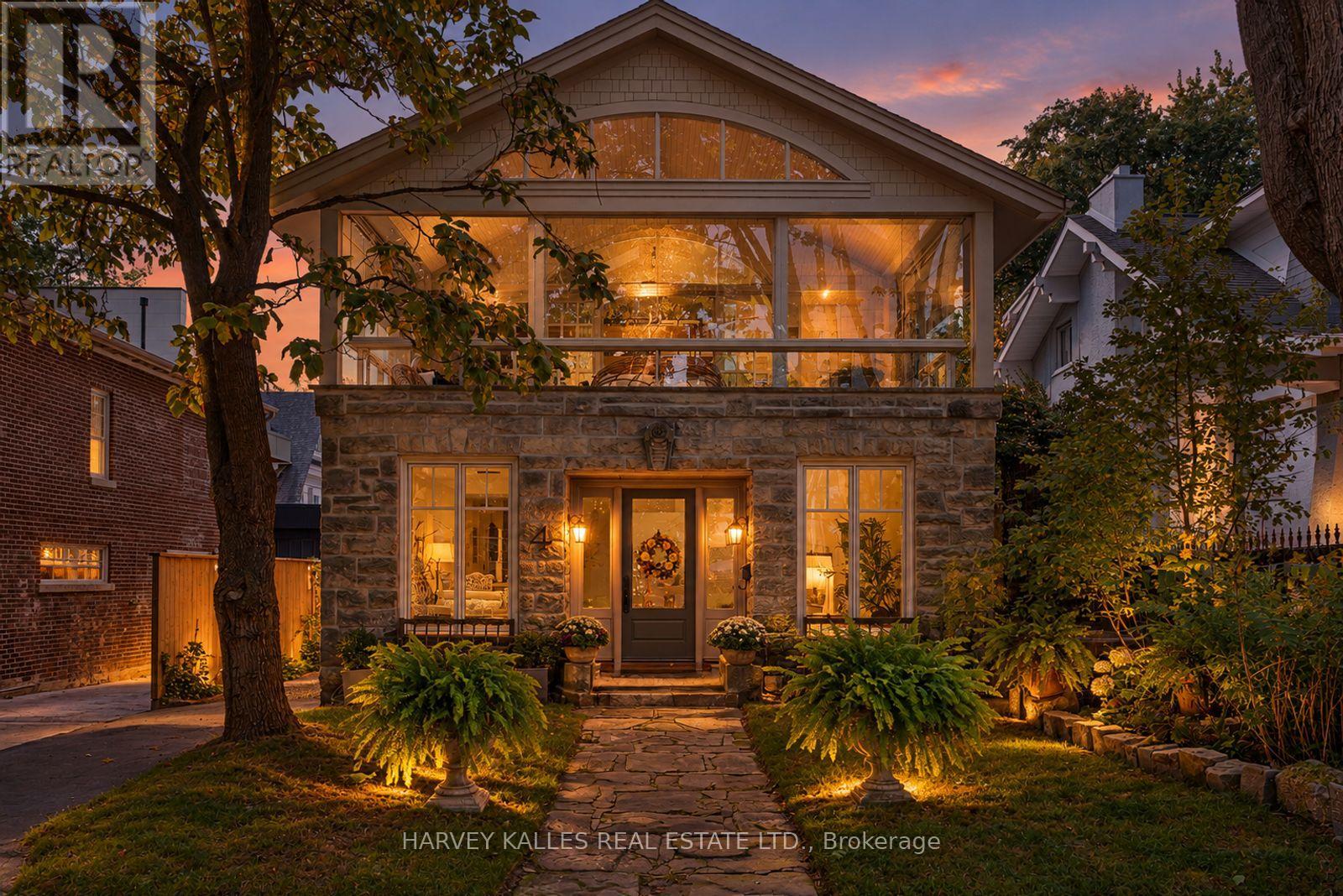 4 Neville Park Boulevard, Toronto, Ontario M4E 3P6 - Photo 2 - E13871354