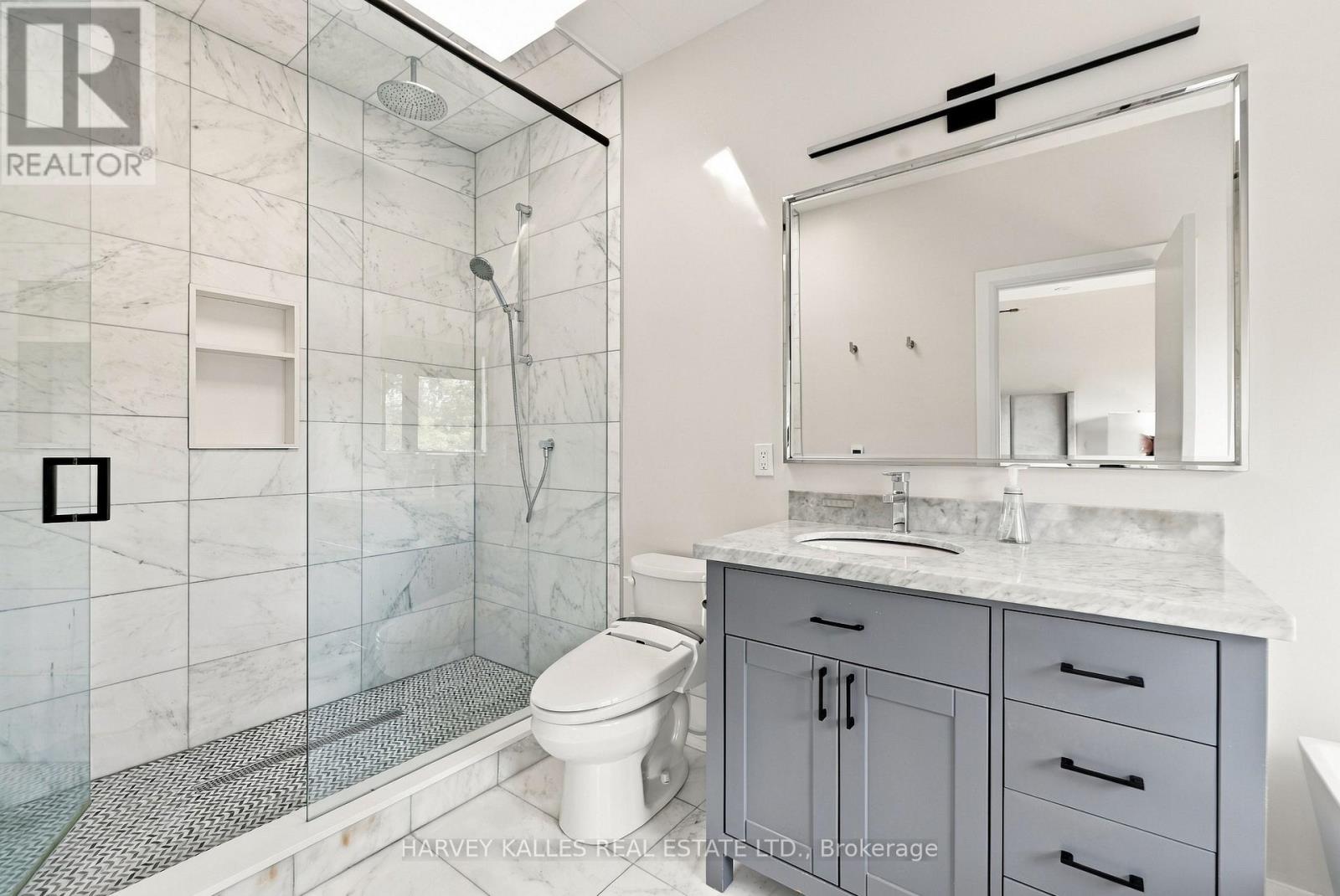 57 Roseneath Gardens, Toronto, Ontario M6C 3X5 - Photo 23 - C13872044