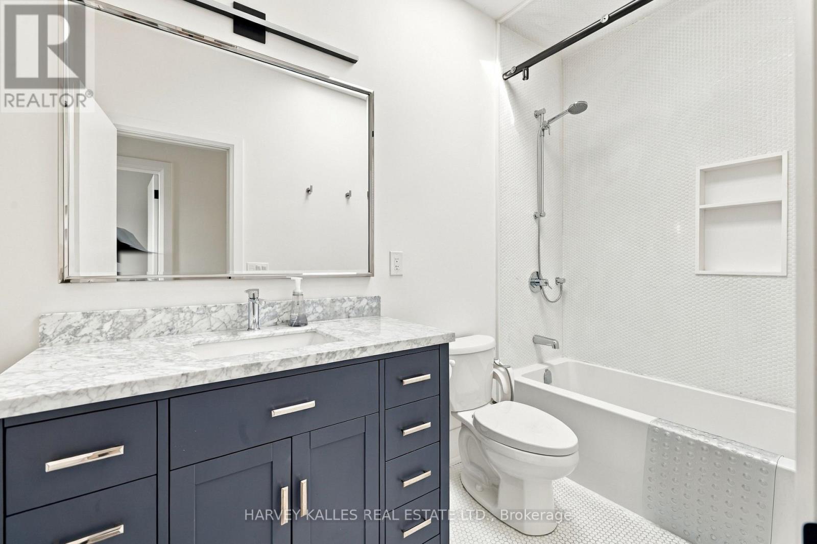 57 Roseneath Gardens, Toronto, Ontario M6C 3X5 - Photo 29 - C13872044