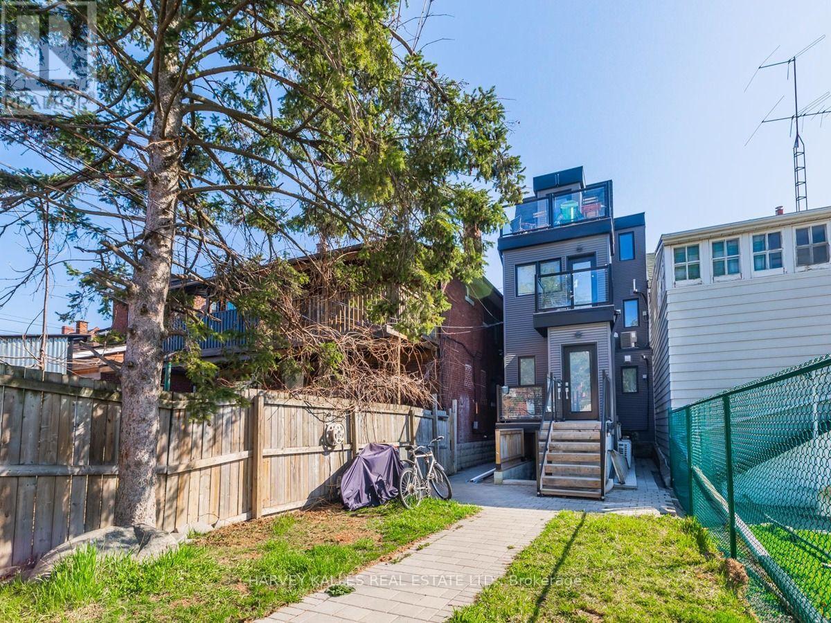 4 - 160 Lansdowne Avenue, Toronto, Ontario  M6K 2V9 - Photo 2 - W13874342