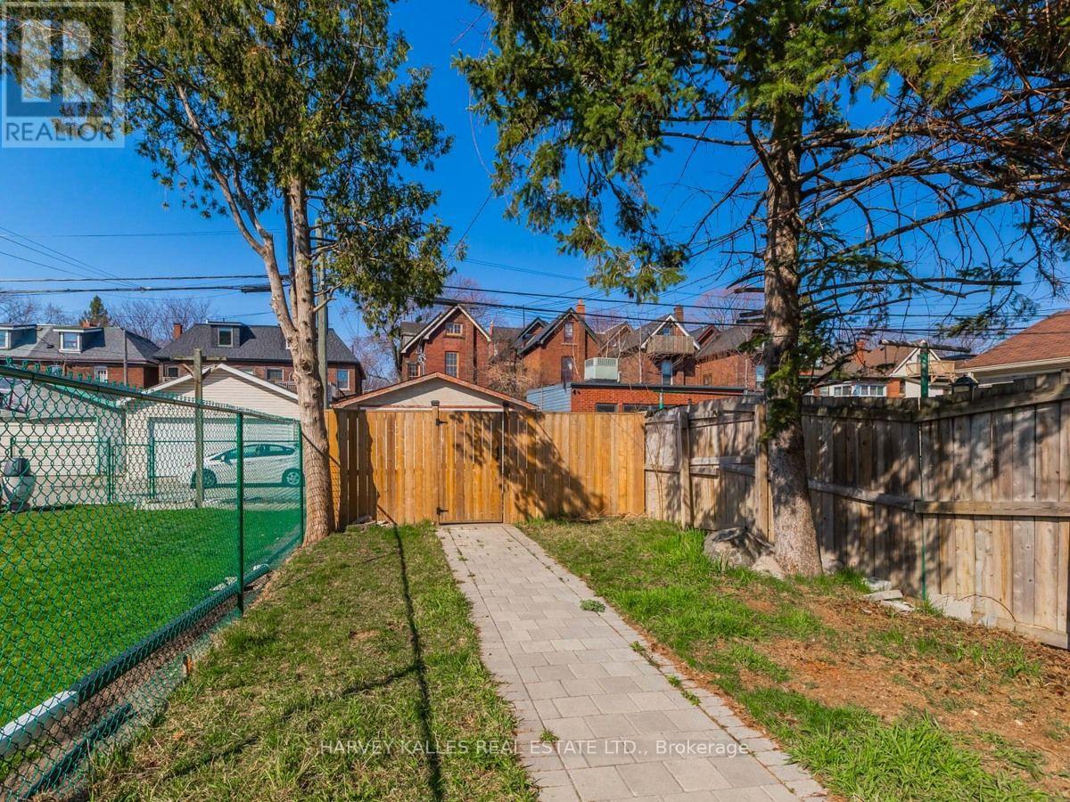 4 - 160 Lansdowne Avenue, Toronto, Ontario  M6K 2V9 - Photo 3 - W13874342