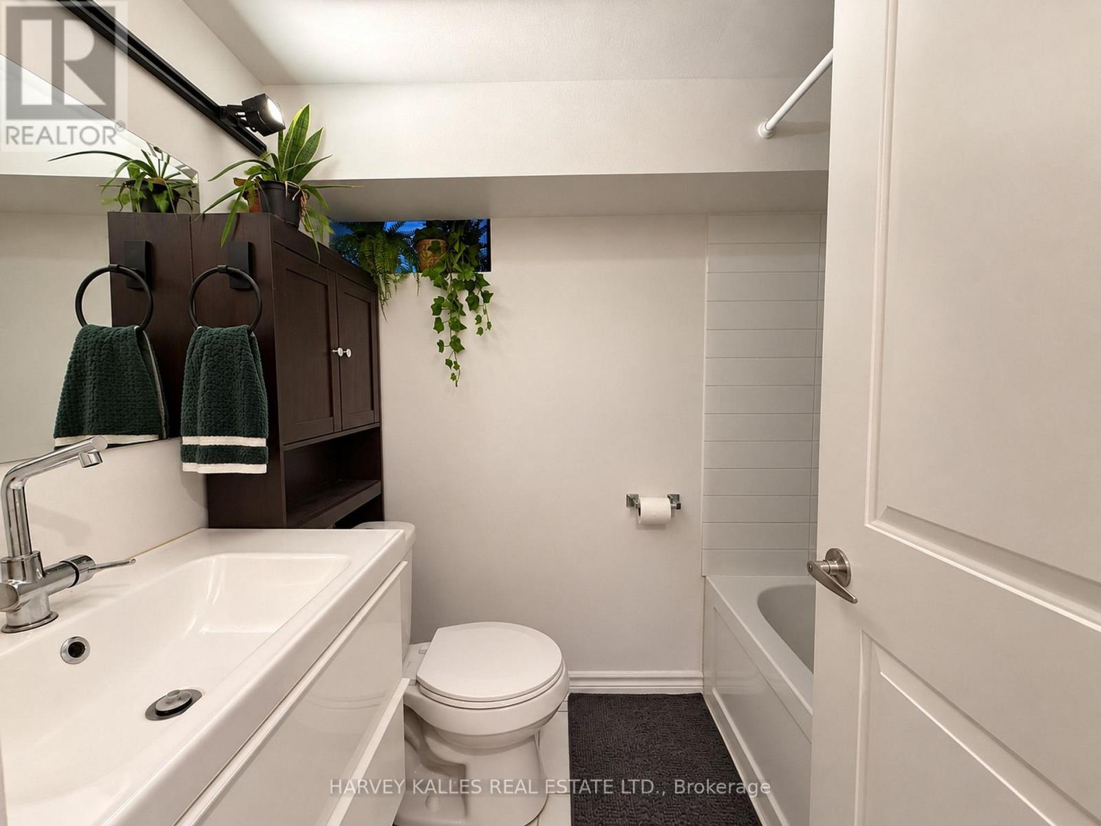 Lower - 183 Westmount Avenue, Toronto, Ontario M6E 3M6 - Photo 12 - C13878234