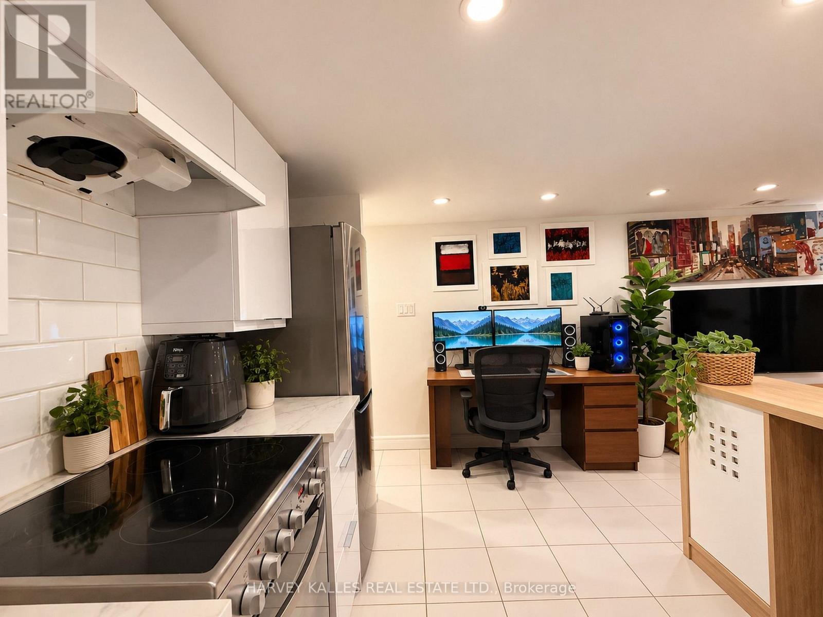 Lower - 183 Westmount Avenue, Toronto, Ontario M6E 3M6 - Photo 7 - C13878234