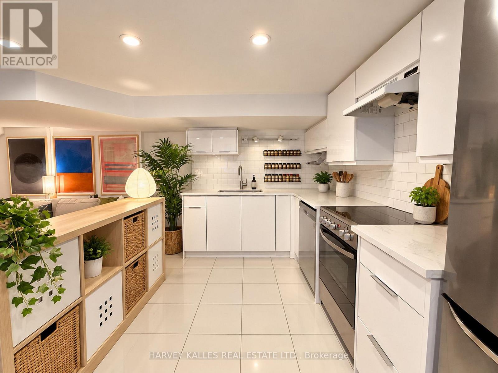 Lower - 183 Westmount Avenue, Toronto, Ontario M6E 3M6 - Photo 8 - C13878234