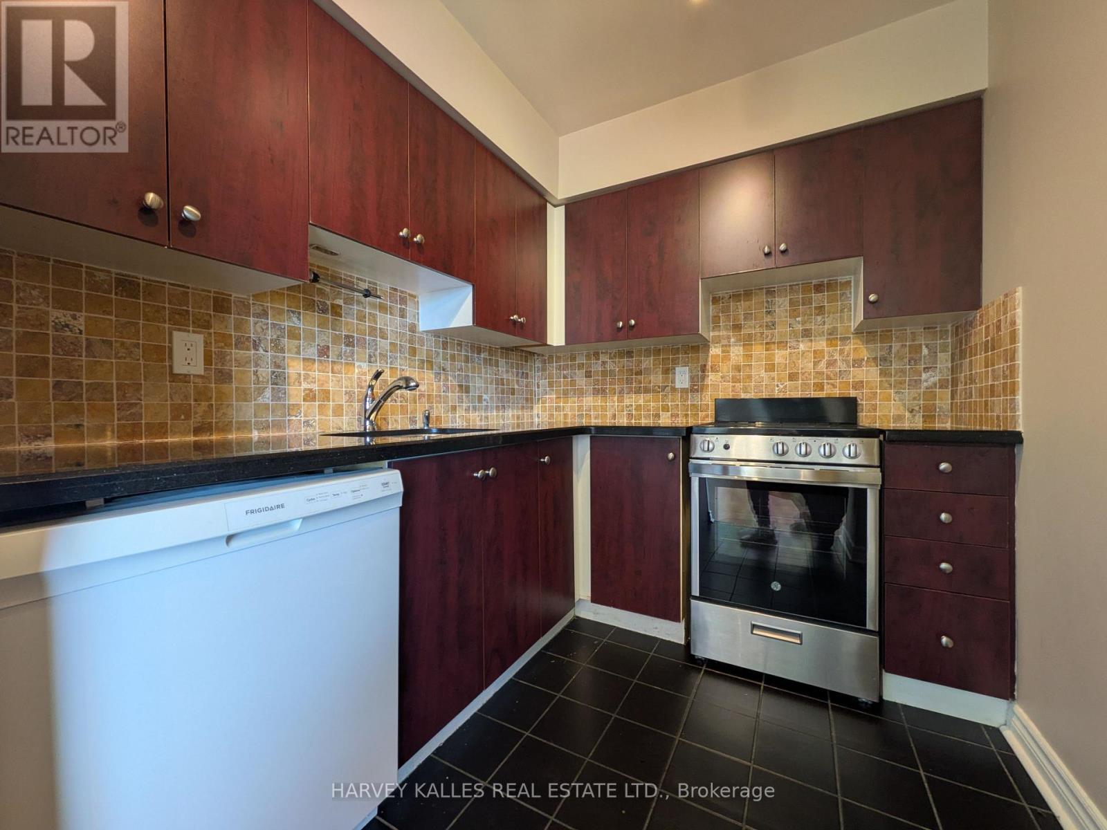 1010 - 1055 Bay Street, Toronto, Ontario  M5S 3A3 - Photo 8 - C13883526