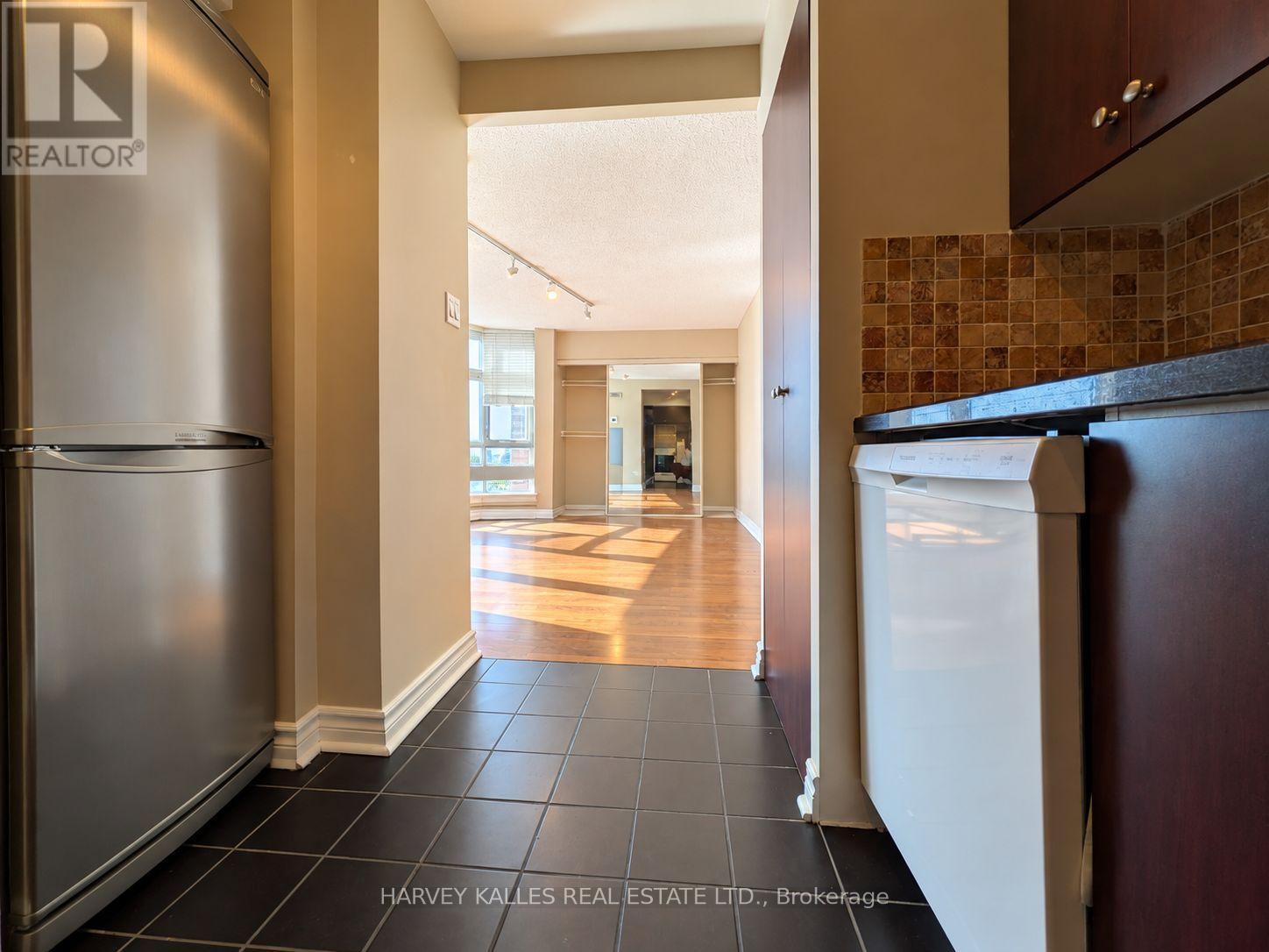 1010 - 1055 Bay Street, Toronto, Ontario  M5S 3A3 - Photo 9 - C13883526