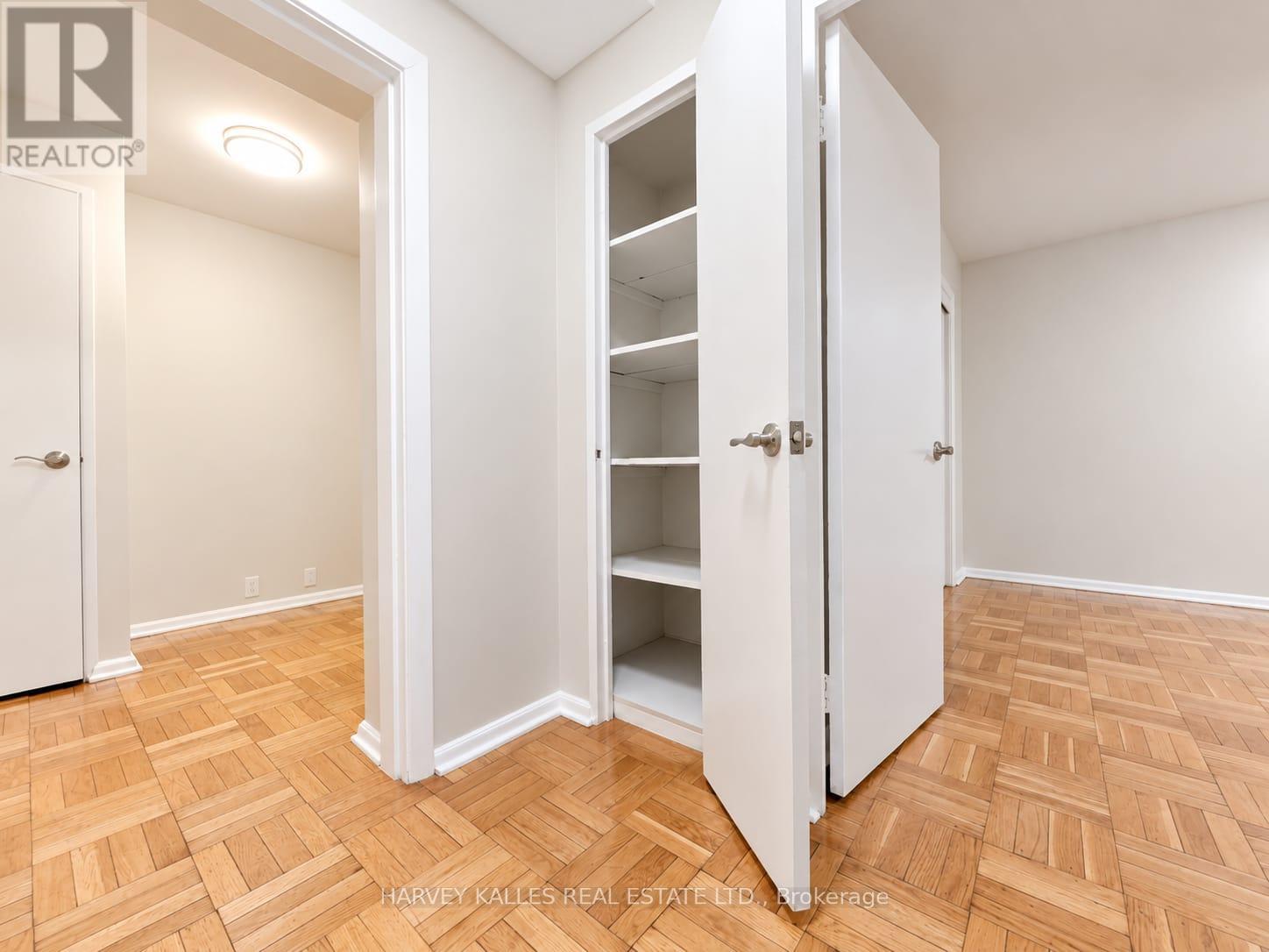 1b - 65 Old Mill Road, Toronto, Ontario M8X 1G9 - Photo 3 - W13883700