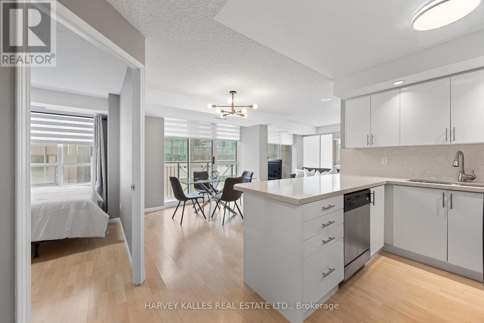 515 - 140 Simcoe Street, Toronto, Ontario M5H 4E9 - Photo 9 - C13885426