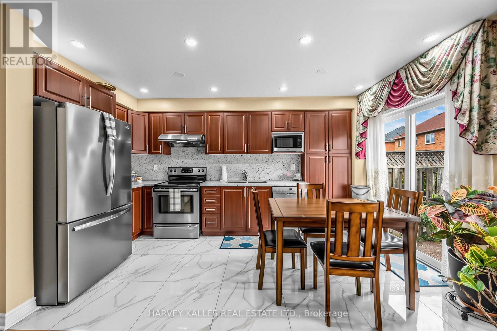 39 Ridgefield Court, Brampton, Ontario  L6P 1B4 - Photo 10 - W14003622