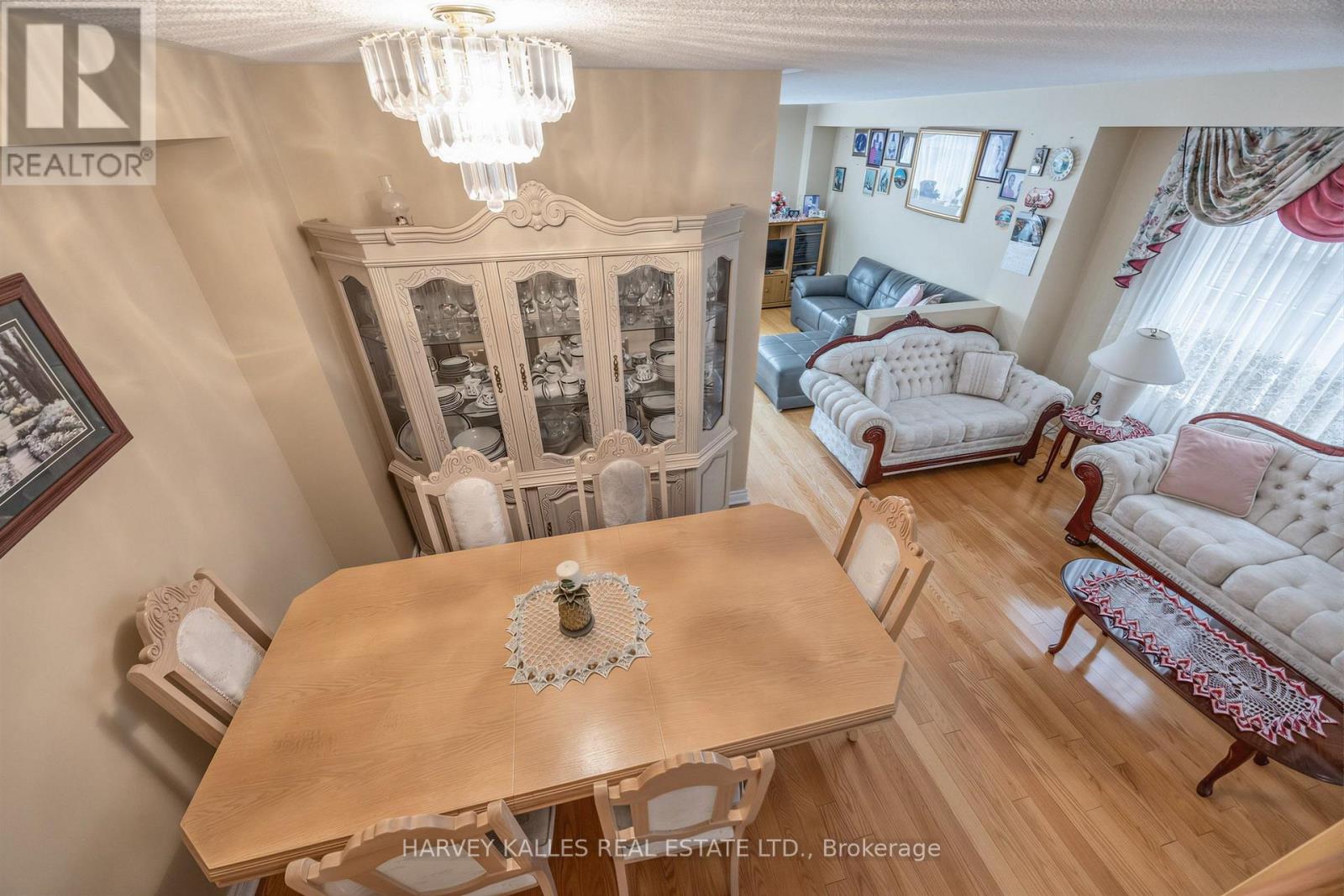 39 Ridgefield Court, Brampton, Ontario  L6P 1B4 - Photo 9 - W14003622