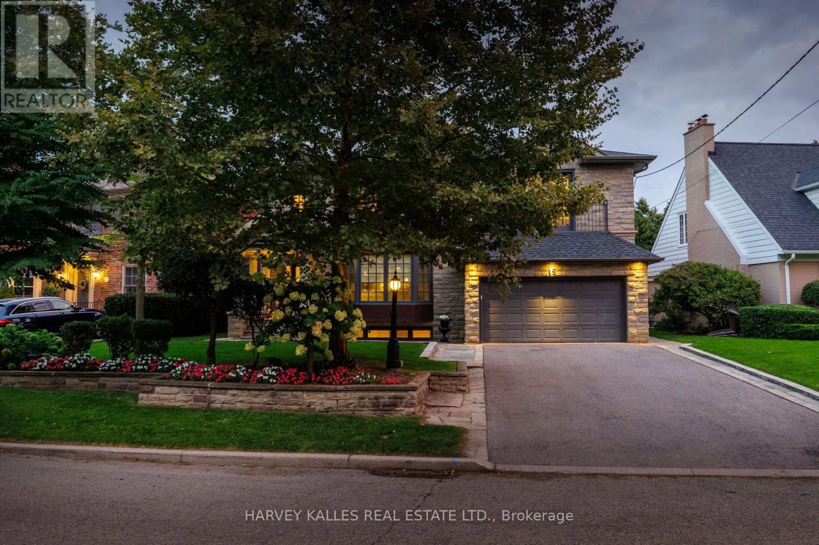 15 Moorehill Drive, Toronto, Ontario M4G 1A3 - Photo 3 - C14010858